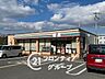 周辺：セブンイレブン寝屋川打上中町店まで徒歩12分で、深夜や早朝の急なお買い物にもしっかり対応できます。お散歩ついでに立ち寄れる距離にあるのが嬉しいですね 940m