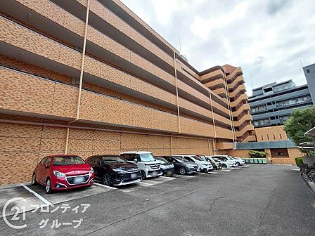 はじめてのご相談でも、経験豊富なスタッフが丁寧にお話を伺います。住まいのことで気になることがあれば、いつでもお声がけください