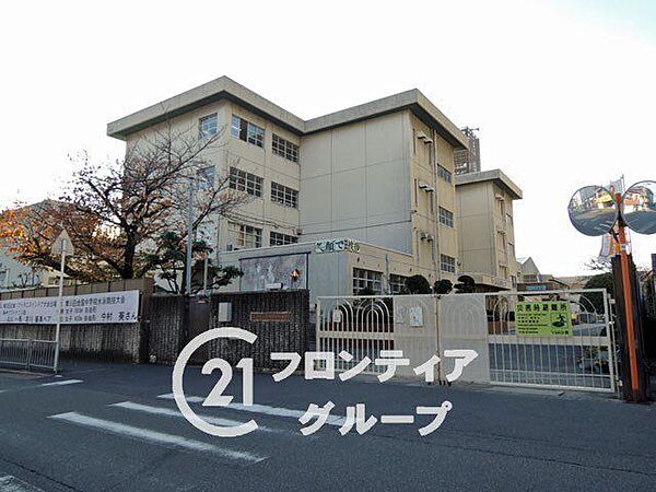 寝屋川市立石津小学校 徒歩5分。 400m