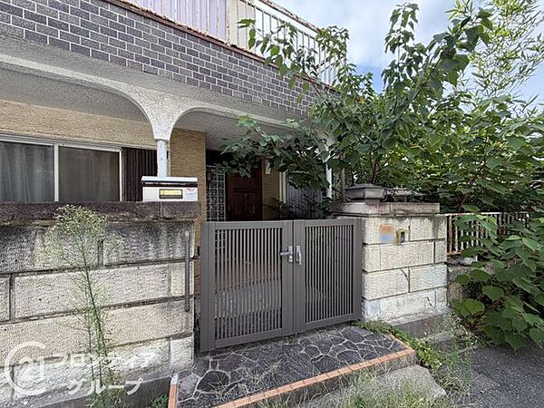 住まい選びは、価格や立地だけでなく、将来の暮らし方まで含めて考えることが大切です。今の段階で気になっていることを、まずスタッフに話してみてください