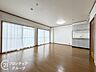 リビング/ダイニング：物件から受けた印象や、周辺の生活環境への疑問まで、気になることを何でも話してみてください。暮らしのイメージを一緒に整理していきましょう