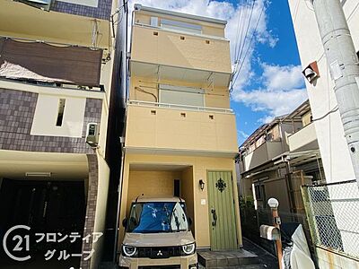 外観:周囲の街並みに美しく調和する端正なフォルムが魅力の住まいですね!丁寧に手入れされた外壁の質感が引き立ち、穏やかな暮らしの時間を予感させます 外観:周囲の街並みに美しく調和する端正なフォルムが魅力の住まいですね!丁寧に手入れされた外壁の質感が引き立ち、穏やかな暮らしの時間を予感させます
