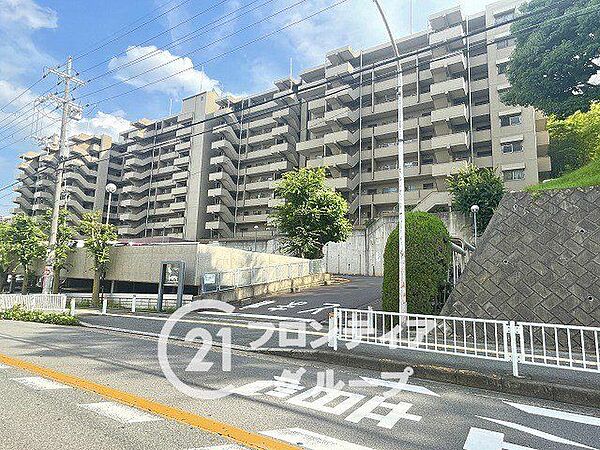 住まい選びは、価格や立地だけでなく、将来の暮らし方まで含めて考えることが大切です。今の段階で気になっていることを、まずスタッフに話してみてください