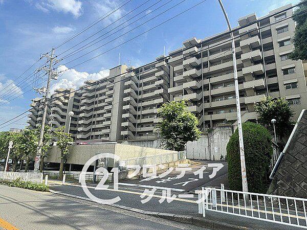 はじめてのマイホーム購入は、わからないことだらけで当然です。資金計画から物件選びまで、順を追ってスタッフが一緒に考えていきます