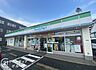周辺：ファミリーマートトヨタくずは牧野店 徒歩7分。 550m
