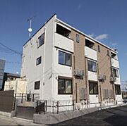 小山駅よりバス7分 徒歩3分 築2年1ヶ月 3階建の賃貸物件