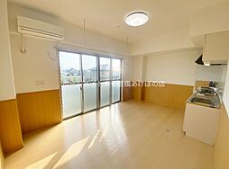 ライフパークユニゾン 2階1LDKのリビング/ダイニング