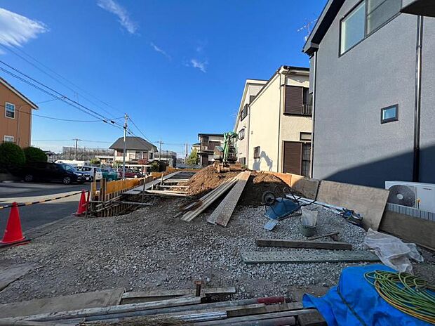 【現地写真】爽やかな青空の下に贅沢なほどに降り注ぐ陽光、豊かな居住性と、クオリティが見事に調和した空間は、住まうことの喜びを感じさせてくれます。