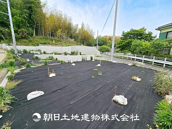 【現地写真】家族の色を映し出す洗練された邸宅は、ずっと輝き続けながらいつしか街の風景に溶け込んでいきます。