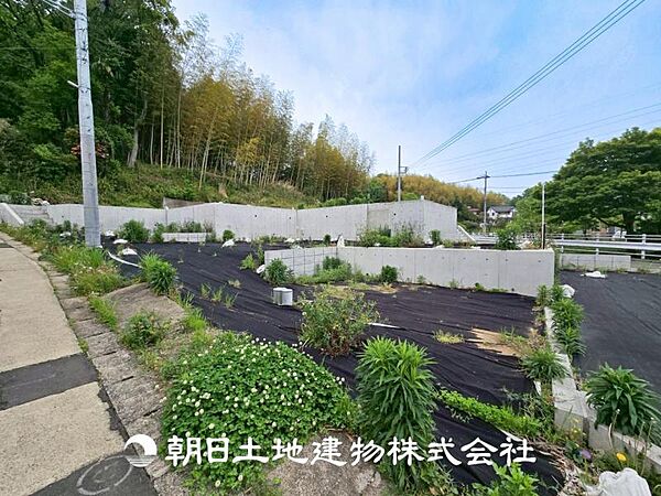 【現地写真】爽やかな青空の下に贅沢なほどに降り注ぐ陽光、豊かな居住性と、クオリティが見事に調和した住空間。