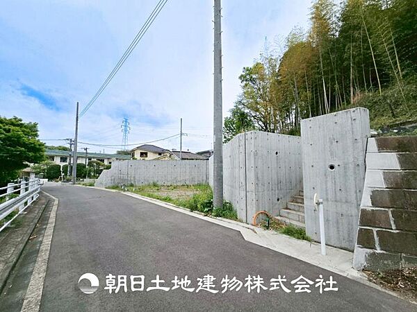太陽って自分だけのもの。そう勘違いさせる程たまらない空間です。プライベート性の高い空間を楽しむと同時に朝焼けや星空を見ることで癒しを得ることが出来ます。
