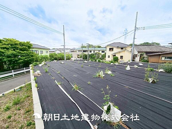 目の前に手を伸ばせば、触ることが出来そうな環境が、そのままインテリアになったような印象です。その豊かな眺望にふさわしい空間には、通風・採光にも優れ、心地よい光と風があふれています。