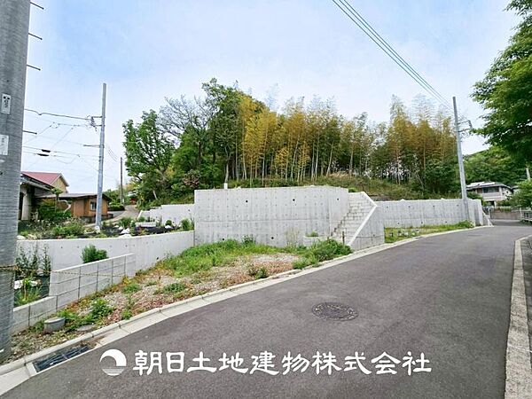 気持ちよい開放感があり、遮るものもなく気持ちのいい景色が広がります。お部屋にも爽やかな風と暖かく柔らかな日差しが差し込み、気持ちを穏やかにしてくれます。毎日の暮らしを豊かに彩ります。