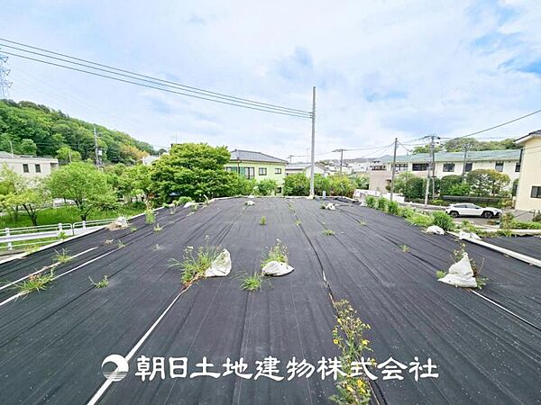 家族の帰り、遊びに来る友人、知人を優しく迎え、温もりに満ちた生活空間を予感させる。帰りたい家がここにあります。