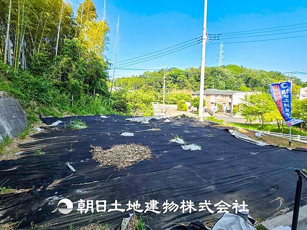 ずっと輝き続けながらいつしか街の風景に溶け込んでいきます。