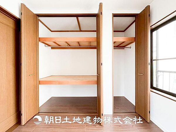 【収納】部屋ごとに設けた収納は住みやすさへのこだわりがあります。シンプルで使いやすい収納スペース。