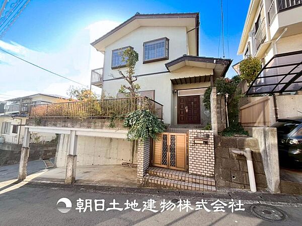 【外観写真】当たり前の日常に、この開放感ある眺望と共に閑静な住宅街の季節感を演出する四季折々の変化を楽しめる心地よい場所となります。