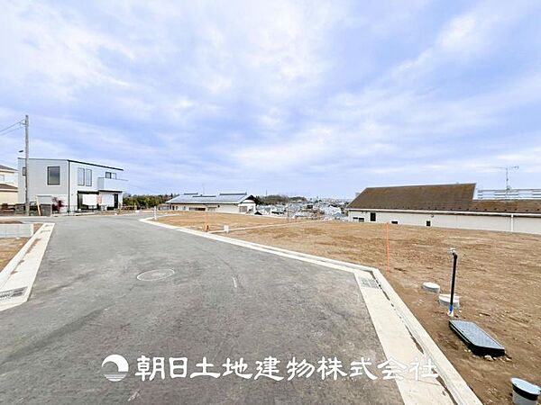 【外観写真】穏やかな景色を楽しみながら、何も考えずにティータイムを楽しむのも至福のひと時ですね。