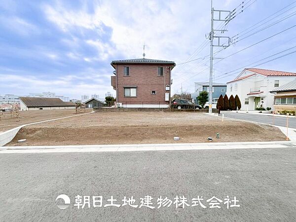 【外観写真】家族の色を映し出す洗練された邸宅は、ずっと輝き続けながらいつしか街の風景に溶け込んでいきます。