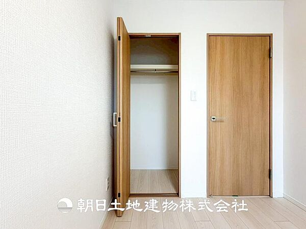 【収納】スペースを活かした便利な隙間収納です。