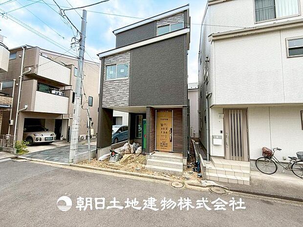 【外観写真】開放的で明るい空間が広がるLDK。リビングには暖かな太陽が降り注ぎ、爽やかな住空間です。お友達を呼んでお茶をしたり、一緒に料理を楽しみながら楽しい時間を。