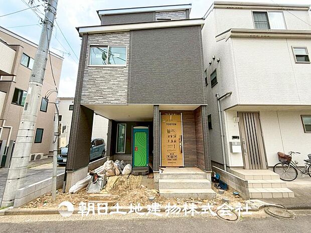 【外観写真】自然素材を活かした外観が魅力のナチュラルテイストな住宅。周囲の景観と調和し、心地よい暮らしを提供します。
