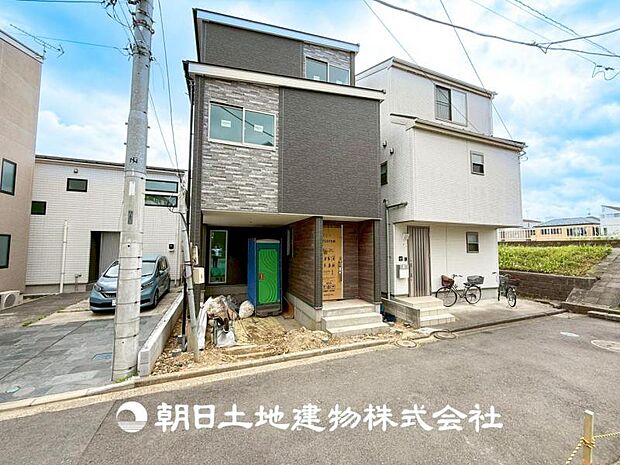 【外観写真】当たり前の日常に、この開放感ある眺望と共に閑静な住宅街の季節感を演出する四季折々の変化を楽しめる心地よい場所となります。