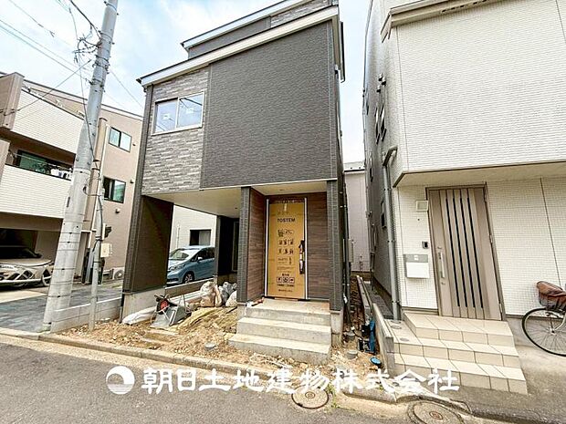 【外観写真】表現された空間はたくさんの光を浴び、風を感じ、暮らしの時間を豊かにしてくれます。デザインされた空間と競い合うかのような充実した建物と共に大切な家族の思い出を刻んでいきます。