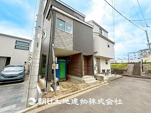【外観写真】将来にわたって資産価値が継続する「上質」な佇まいを目指しました。おしゃれな雰囲気や自然の潤い、親しみやすさといった特徴を、街に新たな価値をもたらし続けてくれます。