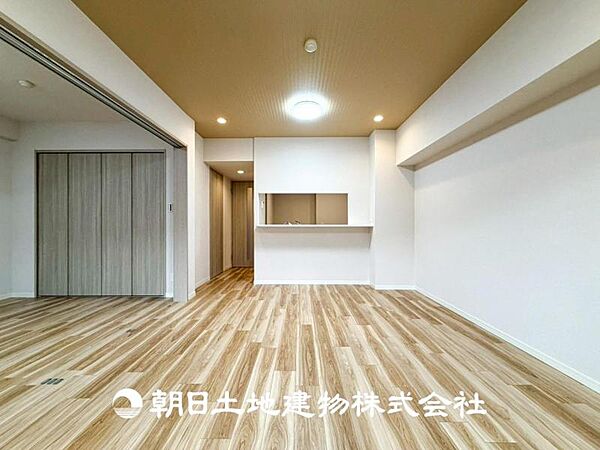 【リビング】LDKでは大切な家族や友人との時間など、1番多くの時間を過ごす空間。何気なく過ぎる時でさえも上質で快適な空間でお過ごしください。