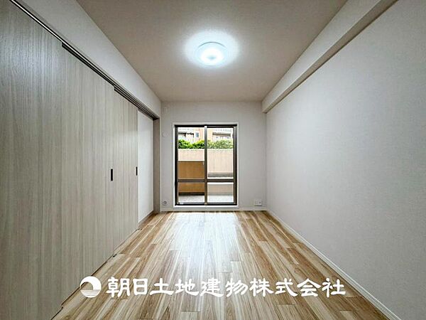 【居室】ご自宅で快適に過ごす条件は、一人ひとり違います。個性が強すぎないシンプルな内装とシンプルなデザインで統一しております。居住していく中であなただけの【幸せマイホーム】を創り上げて下さい。