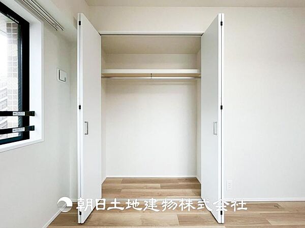 【収納】部屋ごとに設けた収納は住みやすさへのこだわりがあります。シンプルで使いやすい収納スペース。