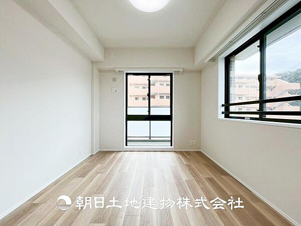 【居室】ご自宅で快適に過ごす条件は、一人ひとり違います。個性が強すぎないシンプルな内装とシンプルなデザインで統一しております。居住していく中であなただけの【幸せマイホーム】を創り上げて下さい。