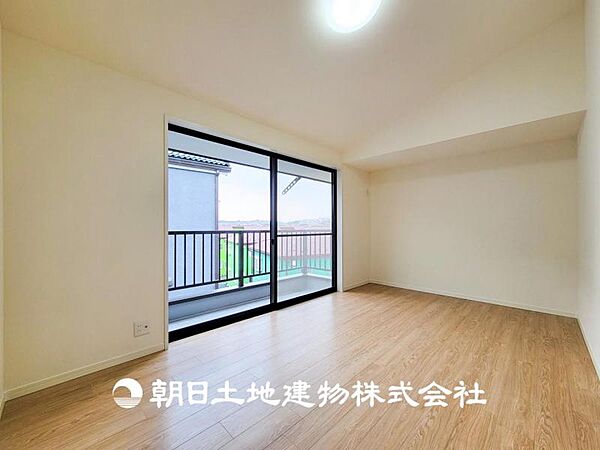 【居室】ご自宅で快適に過ごす条件は、一人ひとり違います。個性が強すぎないシンプルな内装とシンプルなデザインで統一しております。居住していく中であなただけの【幸せマイホーム】を創り上げて下さい。
