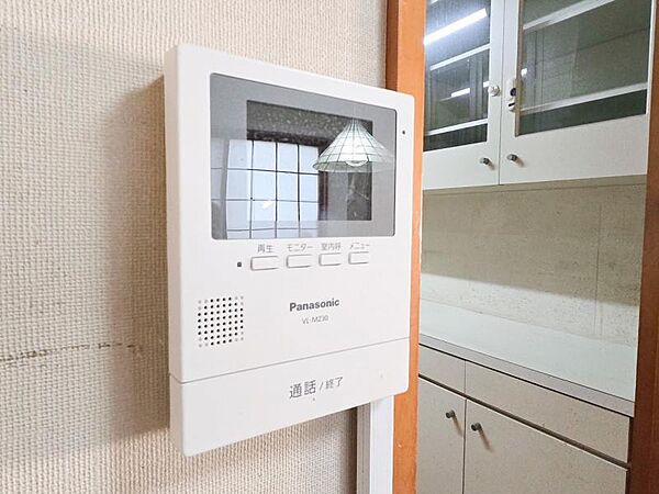 【設備】お客様のお顔が確認出来るので、セキュリティ対策にも最適のモニター付きインターホン。