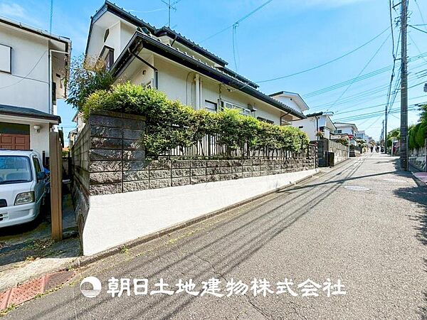 【外観・立地】時代の流行ではなく拘りを貫く。シックなカラートーンで街並みに溶け込む外観は、絶妙なバランスで輝きを放ちます