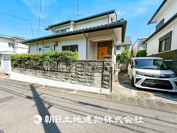 【外観写真】家族の色を映し出す洗練された邸宅は、ずっと輝き続けながらいつしか街の風景に溶け込んでいきます。