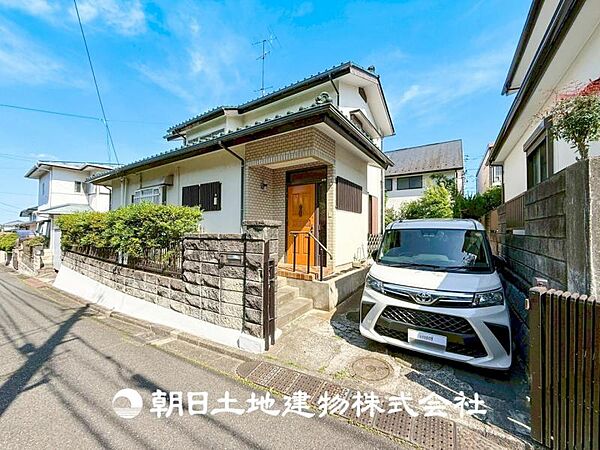 【外観写真】周辺とのコラボにより明るく開放的な空間を演出。