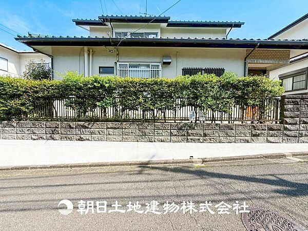 【外観写真】穏やかな風と陽光、日常生活を一段と心地よいものにしています。周辺とのコラボにより明るく開放的な空間を演出。