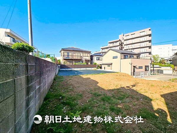 【外観写真】陽当たりに恵まれた土地。間取りの自由度が高く、家族構成に合わせた“ぴったりの住まい”を建築できます。