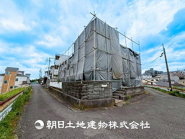 静かで子育てにも良い環境。緑に恵まれたエリアでゆとりある住環境が整っています。
