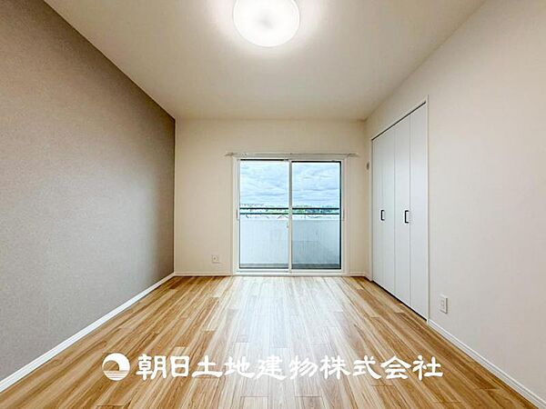 【居室】ご自宅で快適に過ごす条件は、一人ひとり違います。個性が強すぎないシンプルな内装とシンプルなデザインで統一しております。居住していく中であなただけの【幸せマイホーム】を創り上げて下さい。
