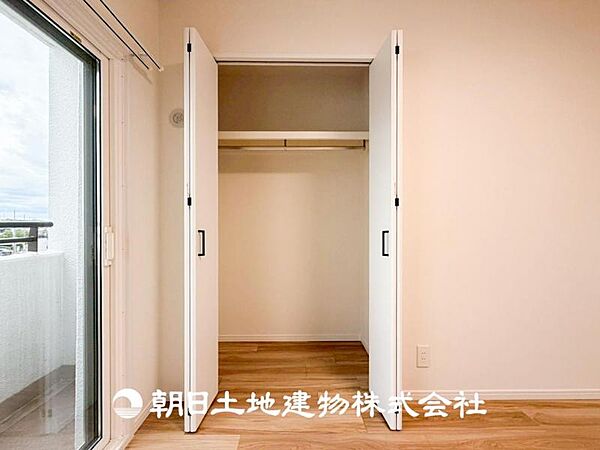 【収納】部屋ごとに設けた収納は住みやすさへのこだわりがあります。シンプルで使いやすい収納スペース。