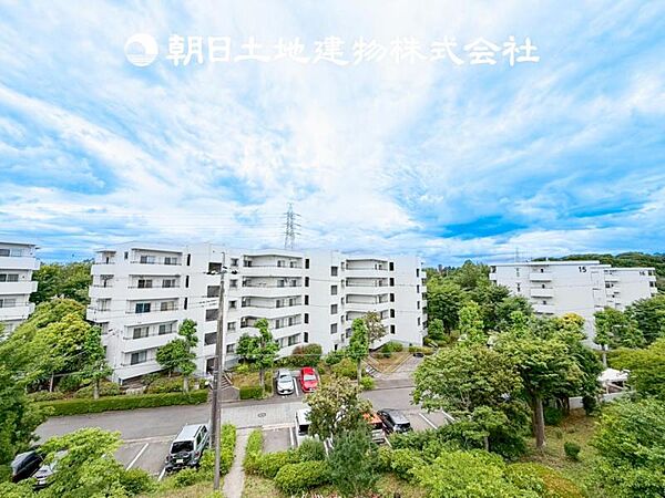 【眺望】太陽に愛された家。陽当り・通風に優れた魅力的で快適さを追求した住宅です。ここに住むからこそ意味がある。そんな特別感に浸りながら、毎日をお過ごし下さい。