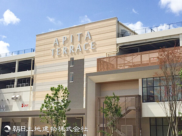 【アピタテラス横浜綱島】760ｍ　スーパーや専門店、フードコートが並ぶコンパクトなショッピングセンターです。駐車場が900台と大規模で車でのご来店も安心です。