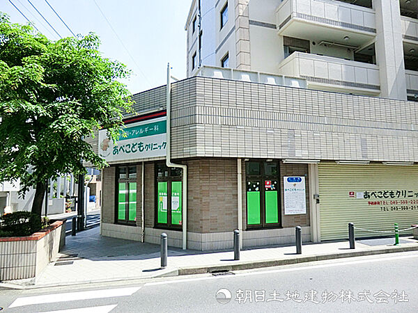 【あべこどもクリニック】810ｍ　小児科専門で、風邪や予防接種、健診など一通りを高水準で対応してくれるクリニックです。説明もしっかり丁寧に行うため安心感があります。