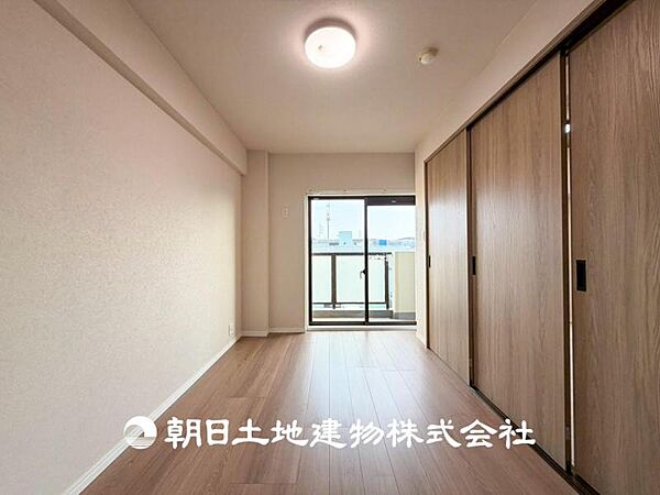 【居室】ご自宅で快適に過ごす条件は、一人ひとり違います。個性が強すぎないシンプルな内装とシンプルなデザインで統一しております。居住していく中であなただけの【幸せマイホーム】を創り上げて下さい。