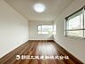 室内：【居室】爽やかな空間演出とセンス良く纏められた室内は良質な寛ぎ空間。そこで暮らす大切な人達のことを考え造りこんだ空間は日々の生活に安らぎを与えてくれます。