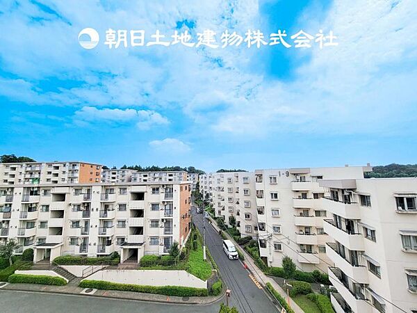 【眺望】太陽に愛された家。陽当り・通風に優れた魅力的で快適さを追求した住宅です。ここに住むからこそ意味がある。そんな特別感に浸りながら、毎日をお過ごし下さい。