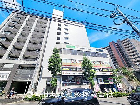 【外観写真】表現された空間はたくさんの光を浴び、風を感じ、暮らしの時間を豊かにしてくれます。デザインされた空間と競い合うかのような充実した建物と共に大切な家族の思い出を刻んでいきます。